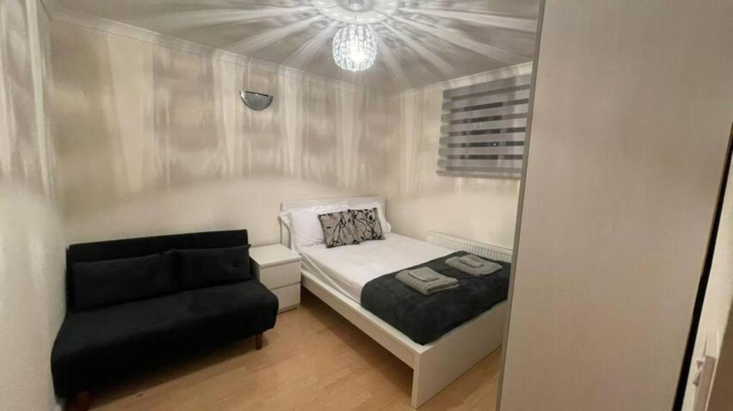 Entire 3 Bedroom Home - Minutes To Emirates Stadium! London Exterior photo